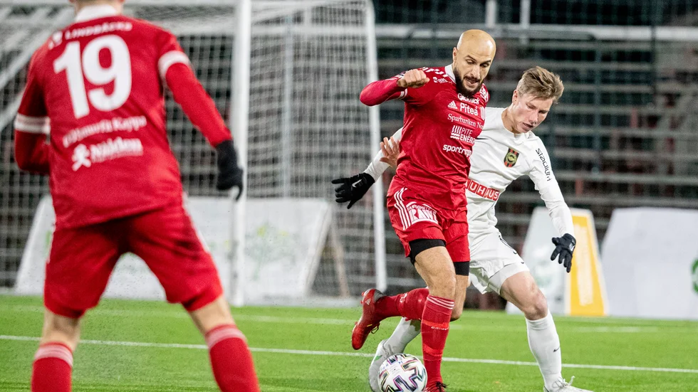 Pashang Abdulla var hårt uppvaktad när tabellettan och Superettan-klara BP gästade Piteå i säsongens sista match. Seriens skyttekung Abdulla levererade mål, men PIF föll med siffrorna 1-3. 