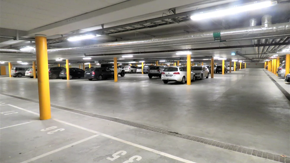 Det var delvis Uppsalahems pris på en p-plats med el som avskräckte Victor från att köpa elbil. "Hur ska hyresgäster kunna ställa om", frågar han sig.