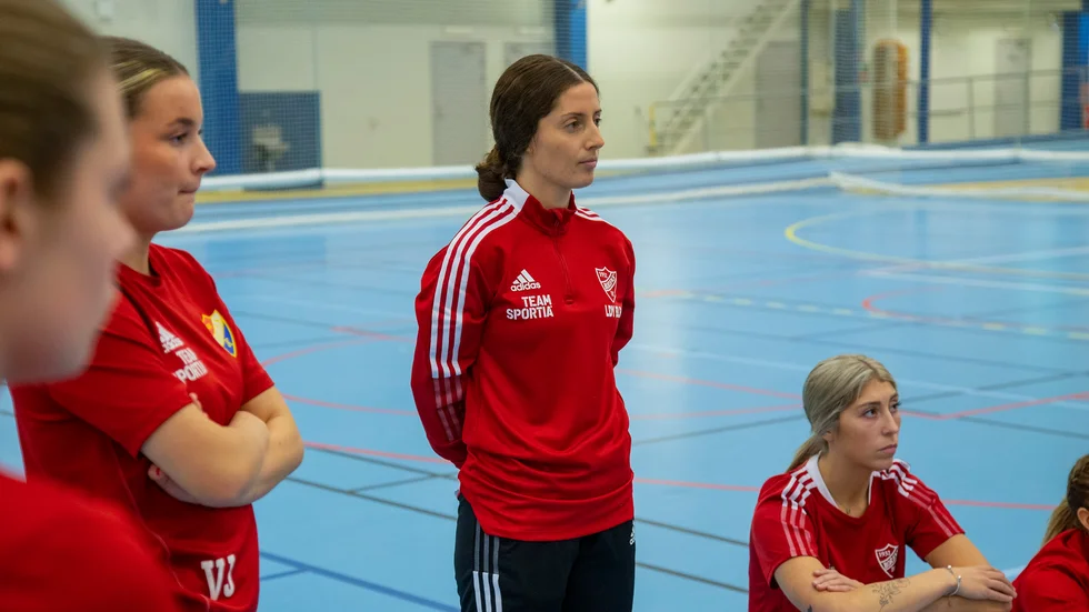 Venera Rexhi har rehabat hemma i Motala hos Borens IK. Men när hon är tillbaka efter skada nästa år vill Rexhi spela i allsvenskan eller elitettan.