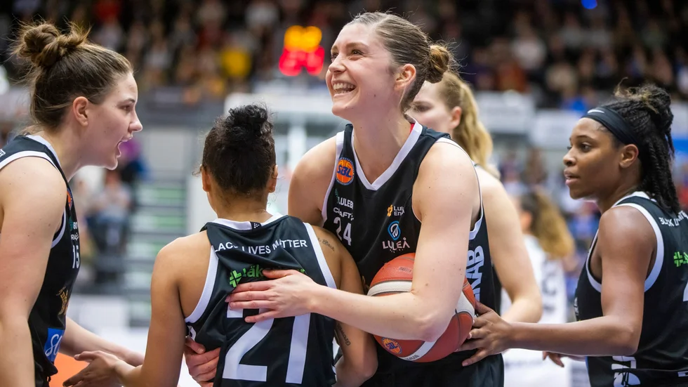 Luleå Basket vann med 30 poäng mot Helsingborg.