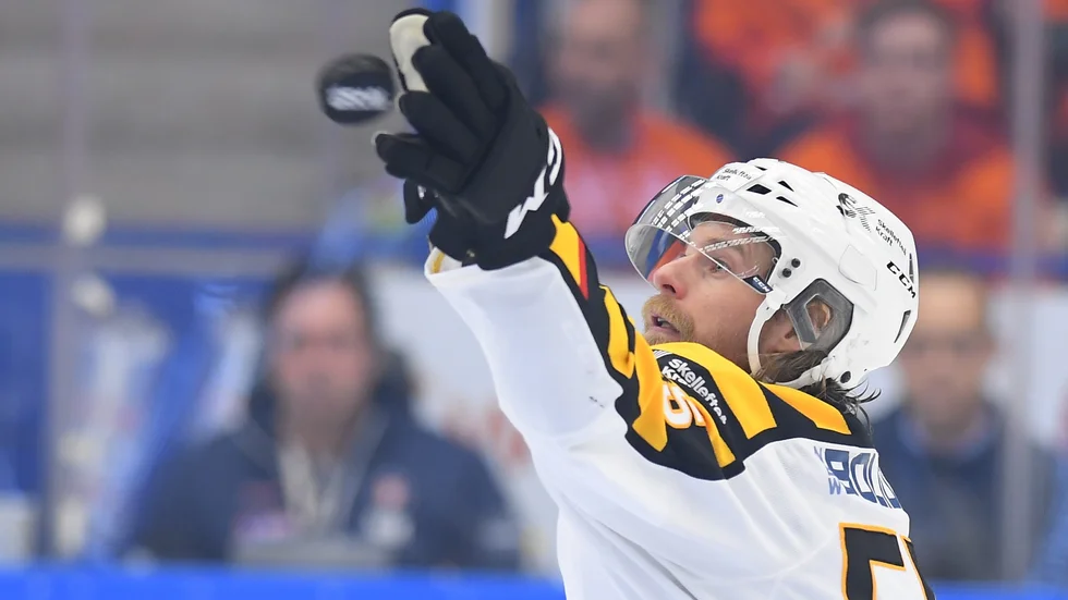 Mike Kostka åker hem till Toronto. "Inget är klart med ett nytt lag", säger backen.