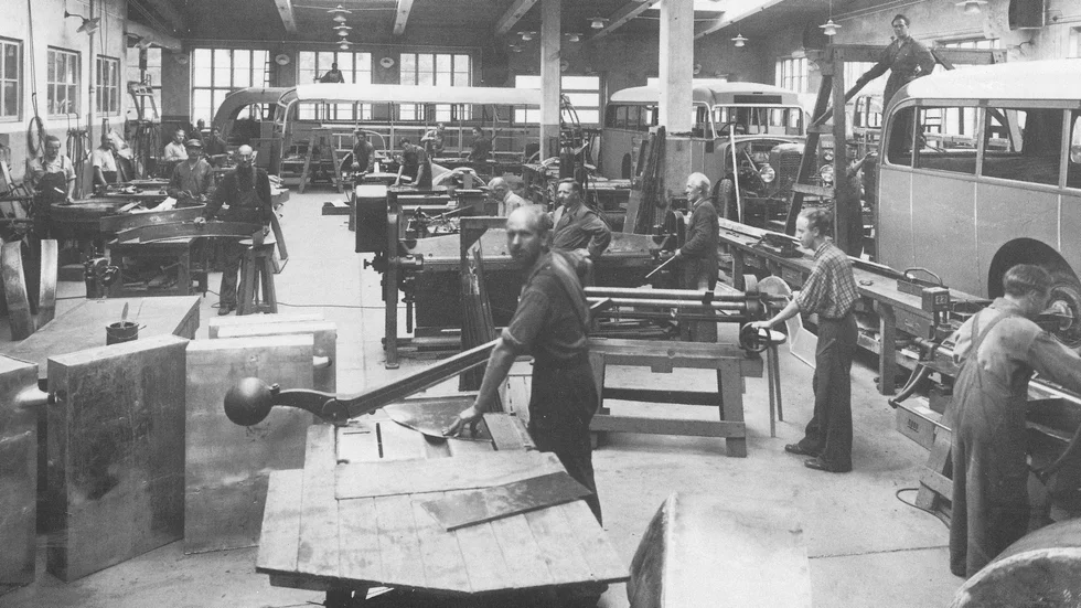 Så här såg det ut inne på plåtverkstaden 1944.