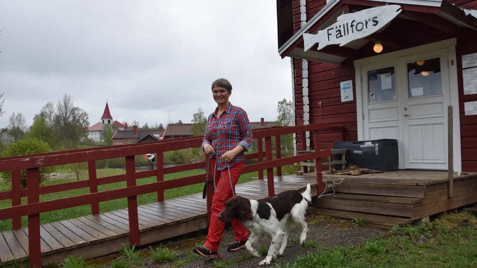 Tidig säsongsstart. Anneli Danielsson på Fällfors Camping,  här med hunden Totte,  ser motorhelgen som något av en säsongsförlängning.