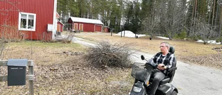 ME-sjuke Sture nekas att ta med elrullstolen 