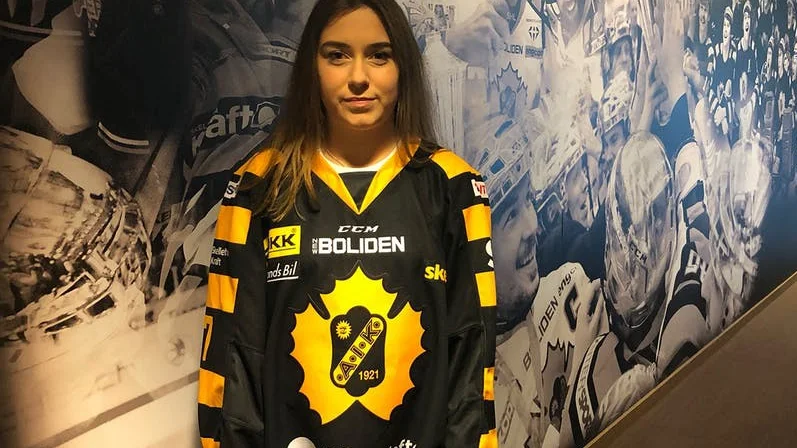 Ellen Lövgren återvänder hem till Skellefteå AIK. 