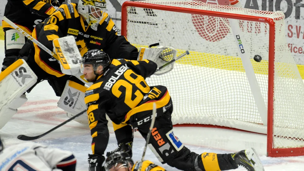 Linköpings 1–0-mål kom i powerplay och efter att man fått vinna returen enkelt och då Derek Roy fått öppet mål. 