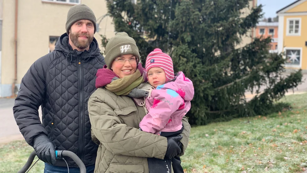 Jens, Ellinor och Ebba Reklingsholmen gick en promenad genom byn och kollade i butikerna. 