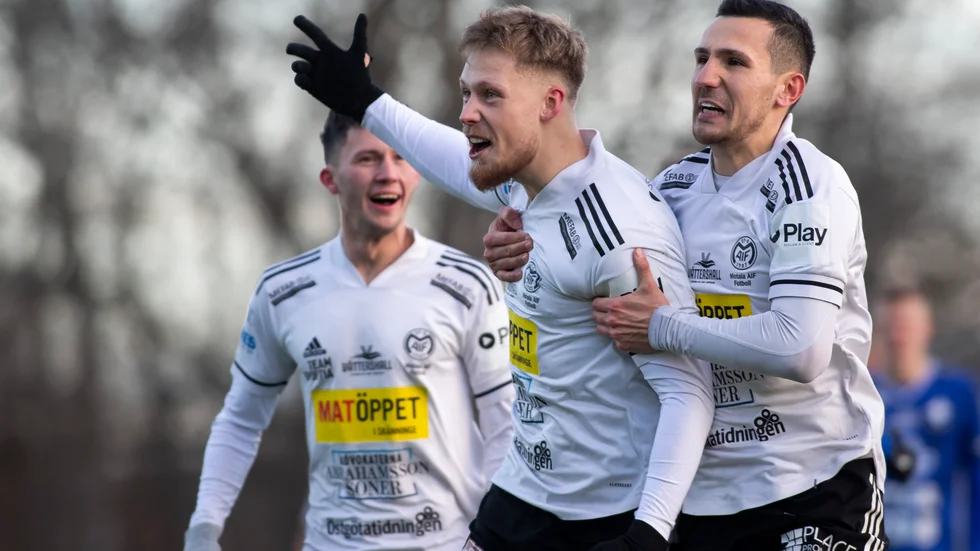 Albin Ödberg var en av hjältarna när Motala AIF tog klivet upp i ettan. Nu är han aktuell för Sandvikens IF, konkurrent i norrettan.