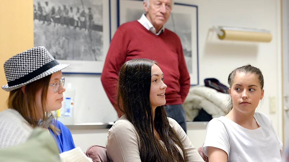 Könsroller. Emma Nyström, Frida Hedman och Tilda Söderström, (och Filip Kassman som inte finns med på bild) har gjort filmen ”Varför får inte jag vara tomte?”. Foto: Ulf Johansson.