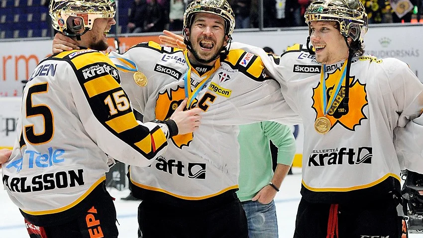 Melker Karlsson, Jimmie Ericsson och Petter Emanuelsson var tre av totalt elva spelare som lämnade AIK:s A-lagstrupp efter guldet i april. Arkivbild: Ulf Johansson