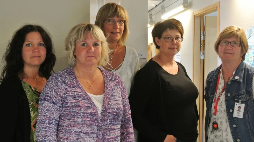 Ovisshet. De som jobbar på Ungdomsmottagningen vet inte var de hamnar efter sommaren. Från vänster: Beatrice Eriksson, kurator, Josefin Andersson, barnmorska, Maria Nordqvist barnmorska, Anna Simu, st-läkare, Gunilla Ögren, mottagningsbiträde. Foto: Susanne Lindberg