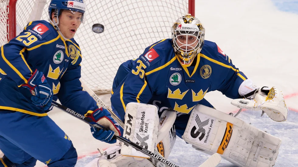 Markus Svensson har koll på pucken. Foto: Ivan Sekretarev.