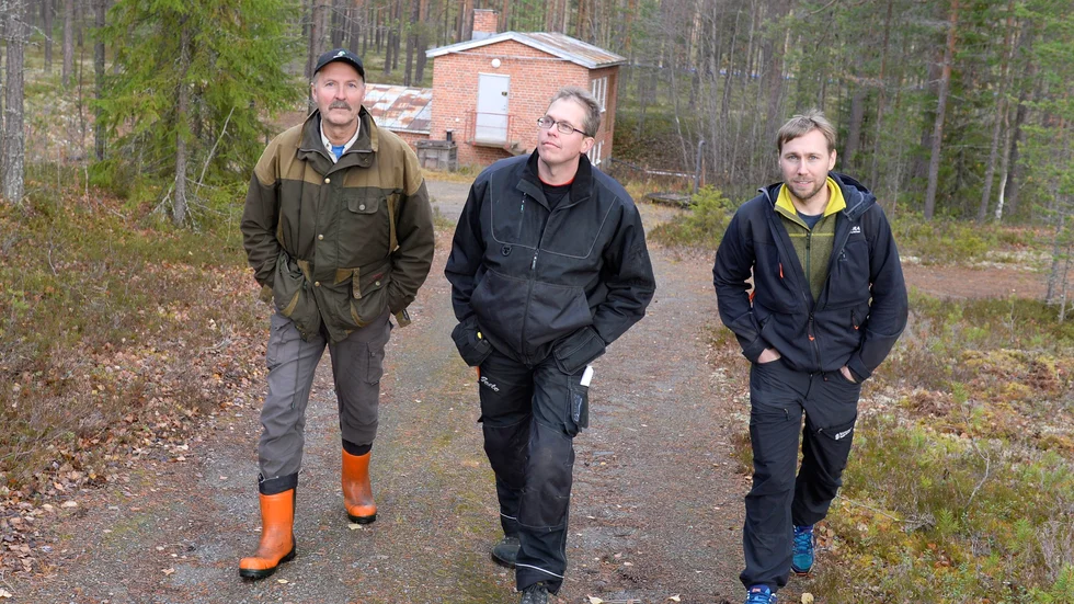 Positiva men undrande. Trion är glada över ny vattentäkt, men undrar varför markägare i det aktuella området ska drabbas av ökade kostnader . Foto: Jeanette Lövgren.