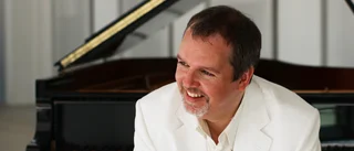 Pianisten Niklas Sivelöv tolkar sig själv – och resultatet blir strålande