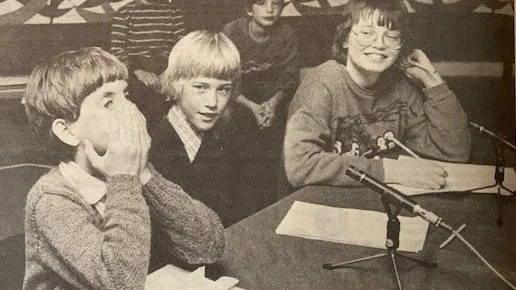 Norrbyskolan i Hortlax har gått vidare till semifinal i frågetävlingen ”Vi i 5:an”. Christofer Nylund pustar ut efter tävlingens slut. Stundens allvar har även påverkat lag- och klasskamraterna Jonas Lundberg och Eva-Lotta Lundman.