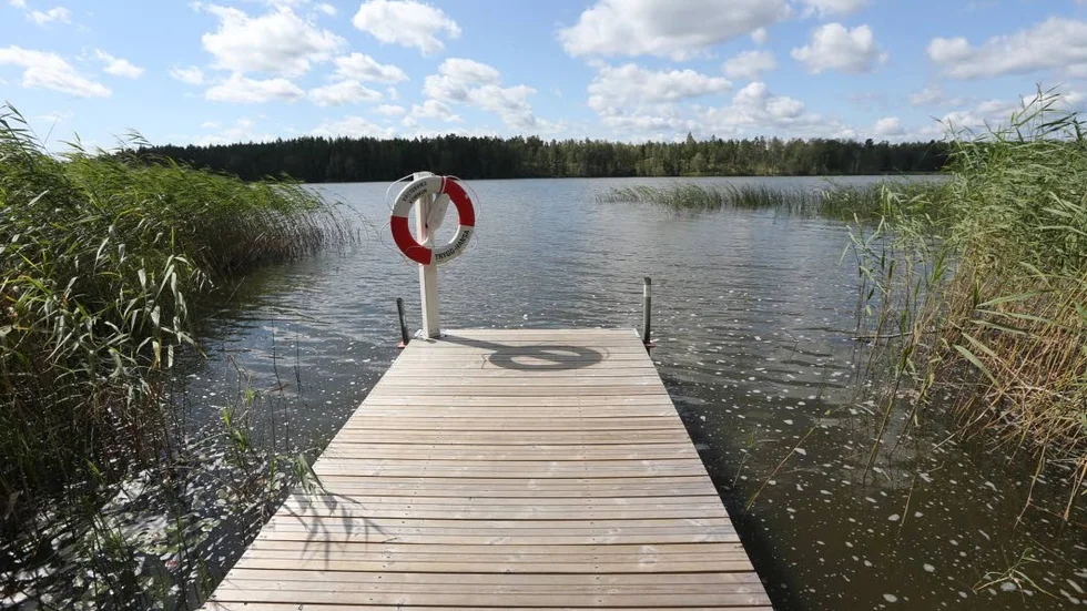 Bryggan vid Kvännaren är ingen badplats menar kommunen.