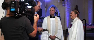 Därför är tv-team på plats i kyrkan