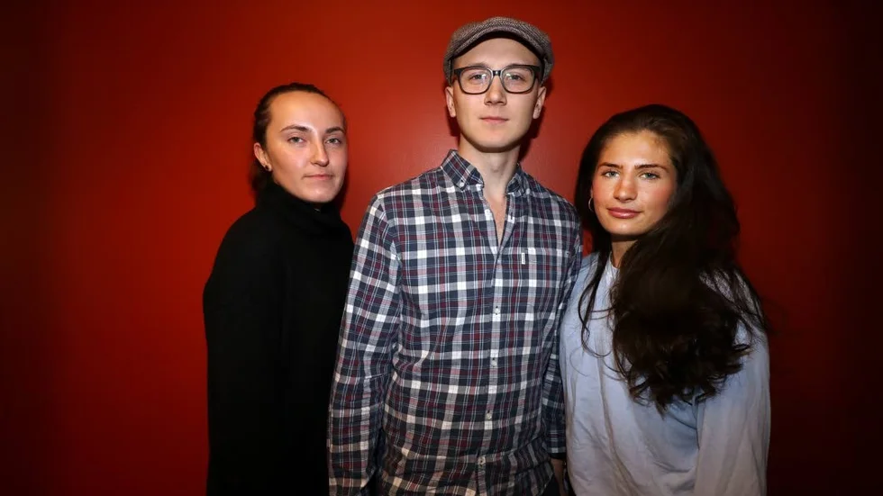 Nikita Devrient Svedahl, Hugo Larsson och Alva Hemer går på Kunskapsgymnasiet. Alla är chockade över det omfattande fusket.