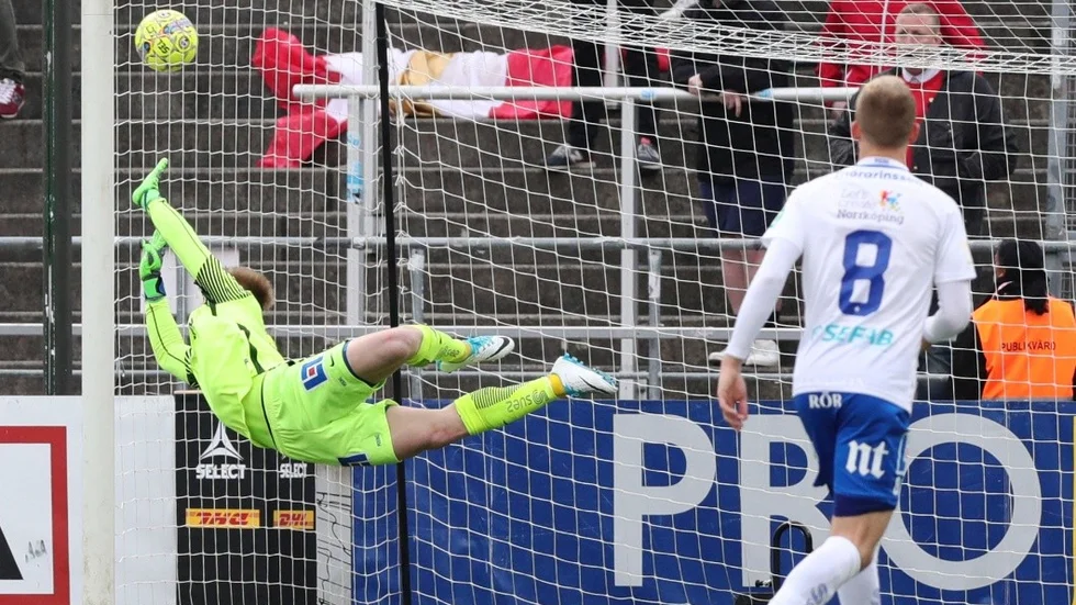 NORRKÖPING 20180415 IFK Norrköpings målnvakt Isak Pettersson under söndagens allsvenska fotbollsmatch mellan IFK Norrköping och Kalmar FF på Östgötaporten
Foto: Jeppe Gustafsson / TT kod 60160