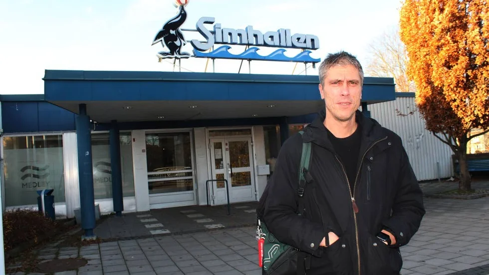 Anders Holmertz tränar en elitgrupp i Linköpings Allmänna Simsällskap.