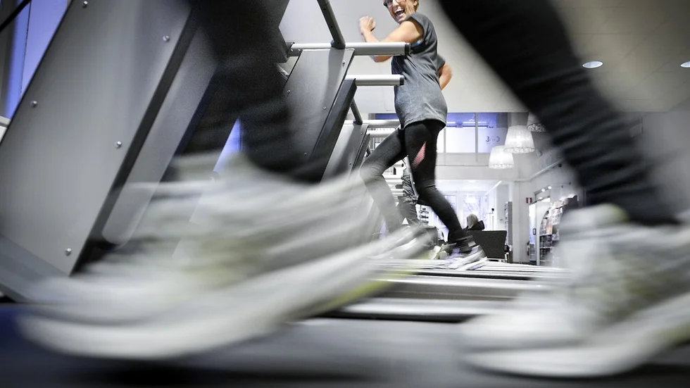 Viveca Andersson, 63 tränar på gym sex timmar i veckan. Foto: Leif Andersson