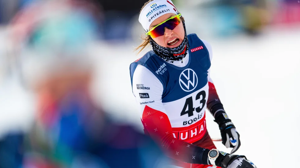 Sofia Henriksson inledde säsongen med tävlingarna i Bruksvallarna. Nu åker hon i den svenska landslagsdräkten i Norge fredag-söndag.