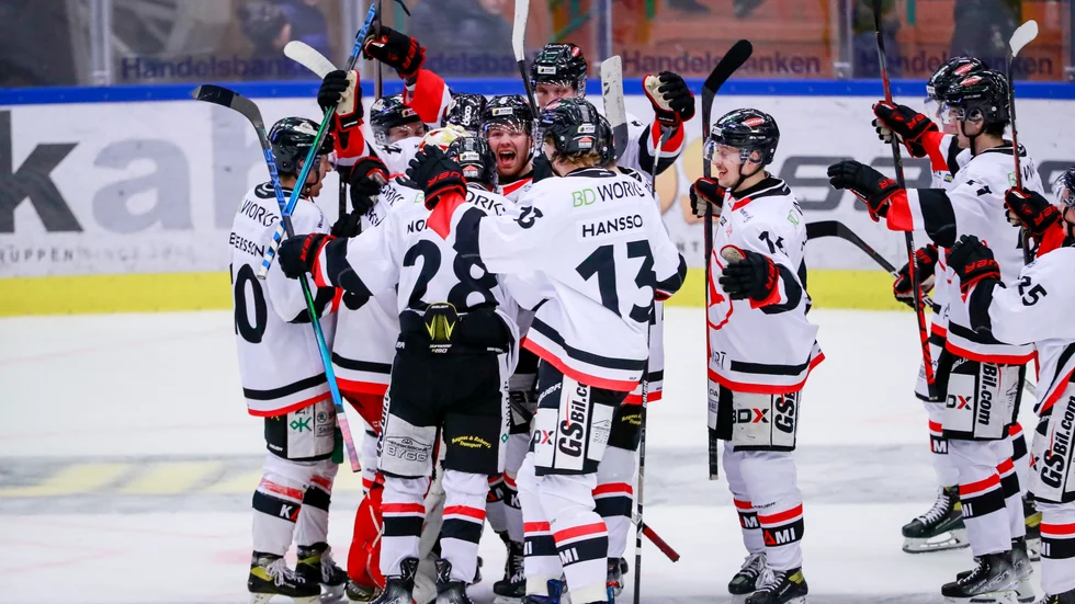 Emil Lindblom satte 3-3 med bara sekunder kvar av ordinarie matchtid. Men sedan förloarde man matchen efter förlängning.