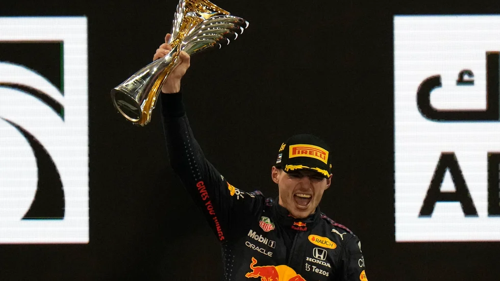 Max Verstappen firar segern.