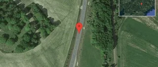 Trafikolycka med lastbil på väg 221