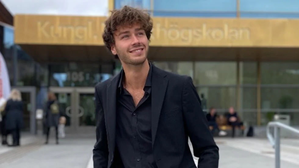 Isak Josefsson, kontrabasist, tycker att Norrköping är en fantastisk stad att börja sin musikkarriär i. Han hyllar Kulturskolan, Musikklasserna och Sportlovsorkestern. 