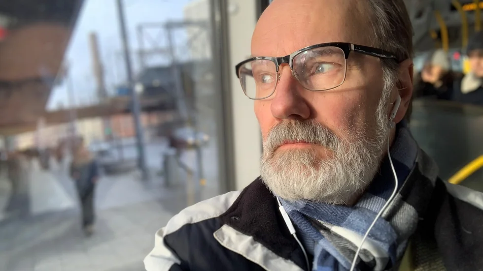 Micce Rylander har tidigare berättat för Vimmerby Tidning om sin kroniska ögonsjukdom och hur han blev hjälpt att bli nykter alkoholist. Nu använder han sina erfarenheter i bland annat föreställningar, föreläsningar och i konstutställningar.