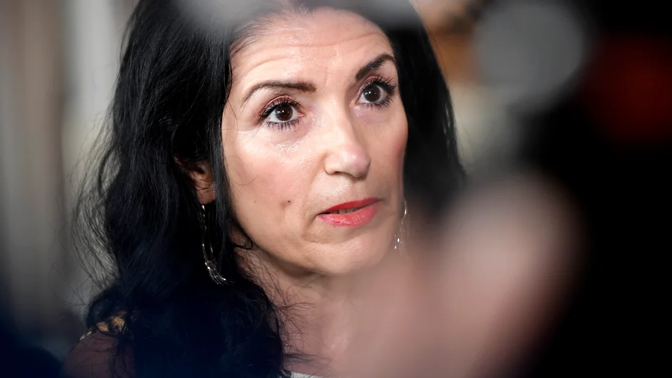 Amineh Kakabaveh, tidigare riksdagsledamot för V, leder föreningen Varken hora eller kuvad.