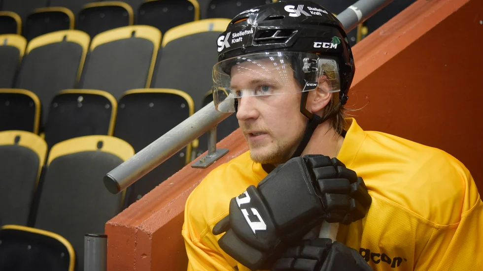 AIK-backen Jonathan Pudas är nu även en stolt och glad pappa. 