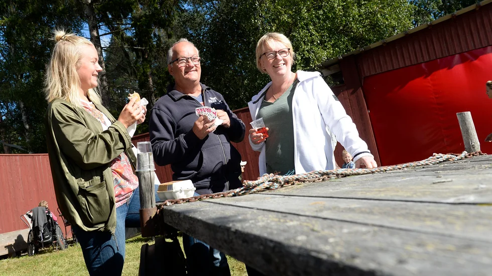 Susanne Nyström, Kenth Nyström och Anita Nyström köpte både ägg, honung och smakade pulled beef på Matturen.