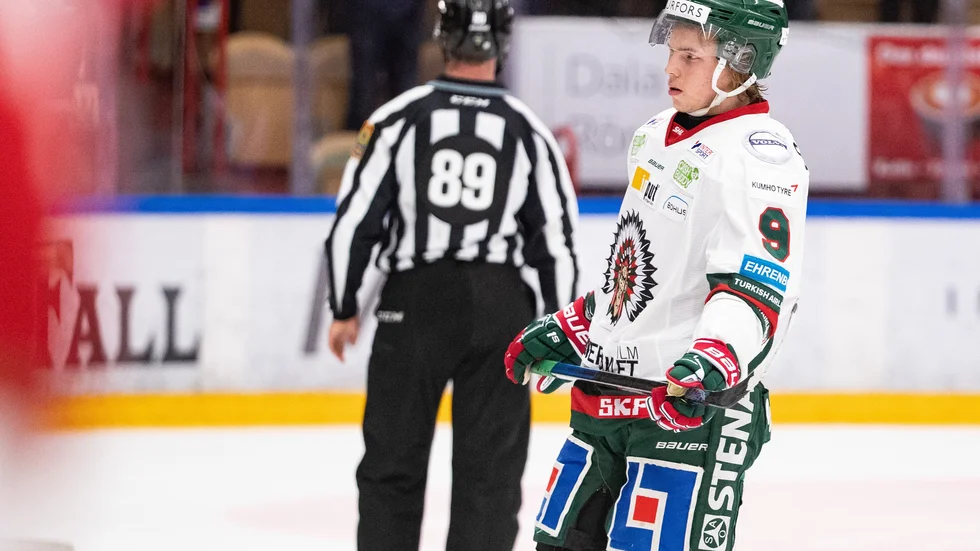 Tim Söderlund stängs av tre matcher efter huvudtackling på Niklas Svedberg. 
