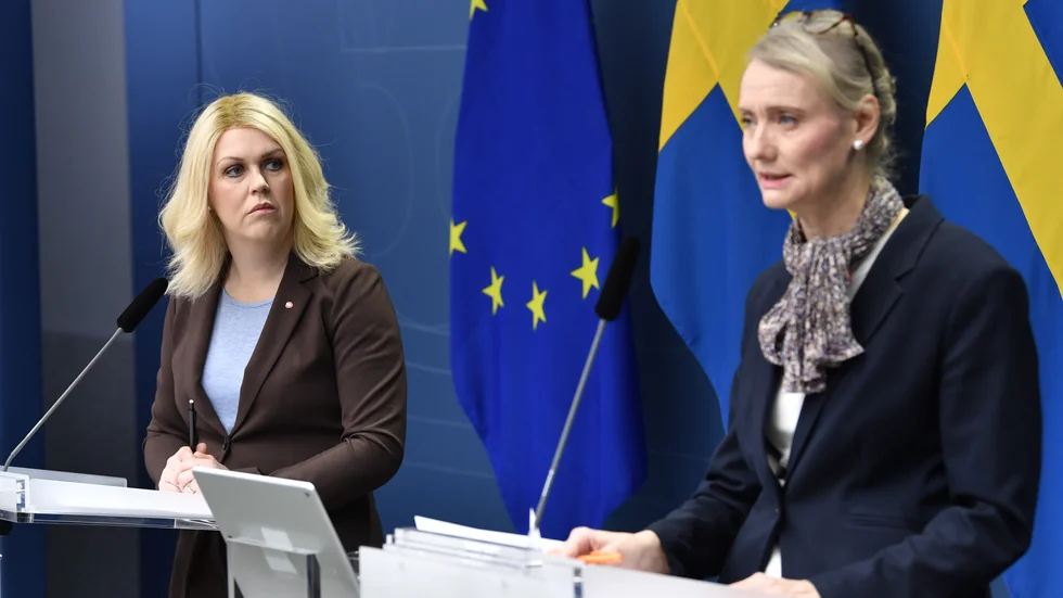 Socialminister Lena Hallengren (S) och Folkhälsomyndighetens generaldirektör Karin Tegmark Wisell på en pressträff om åtgärder kopplade till covid-19-pandemin.