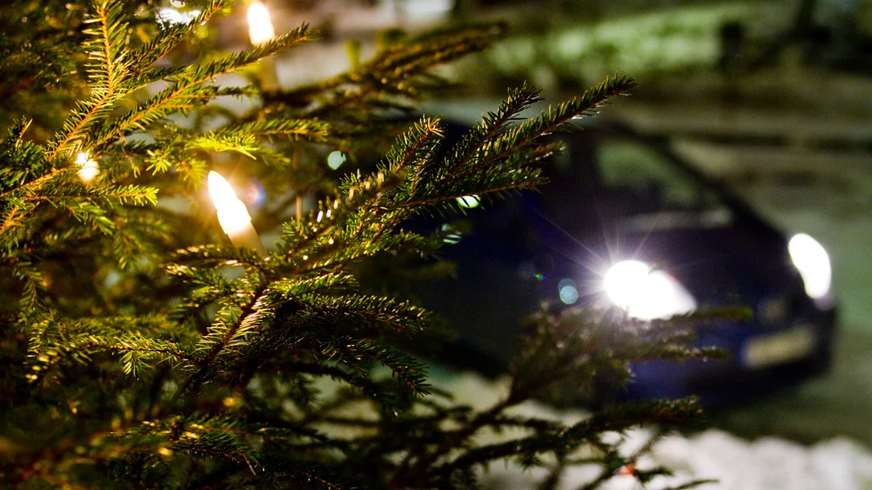 Många tar bilen till jul- och nyårsfirandet. Vissa vägar är mer olycksdrabbade än andra, enligt statistik som försäkringsbolaget If har tagit fram.