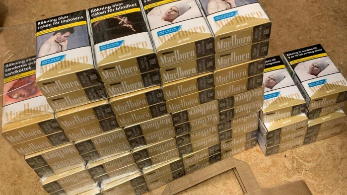 I butiken i Eskilstuna såldes både cigaretter och cigarrer visade det sig vid en kontroll. Nu åtalas affärsinnehavaren.