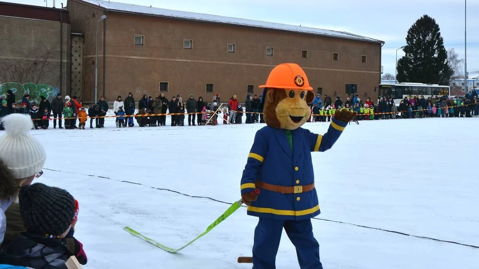 Flammy. Maskoten stuffade och höll igång publiken.