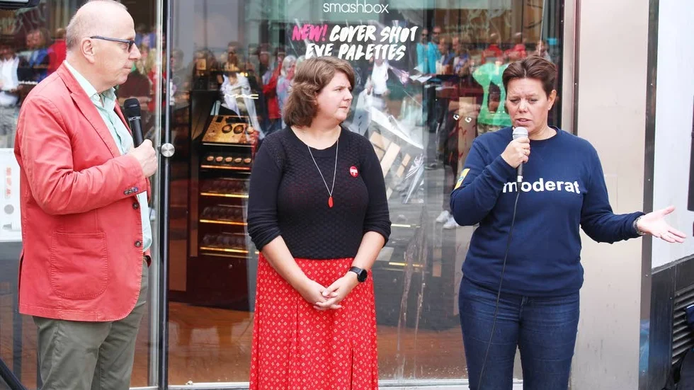 Folkbladets Widar Andersson modererade sjukvårdsdebatten mellan Kaisa Karro (S) och Marie Morell (M).