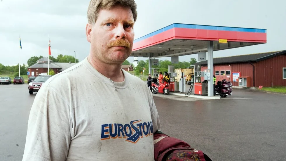Ola Johansson funderar på att överklaga det senaste beslutet om städning av macktomten i Östra Husby. Bilden är några år gammal.