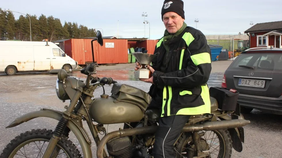 Bertil Zidén, Söderköping som kör på en HVA militärcykel blev segrare vid årets Snösvängen.