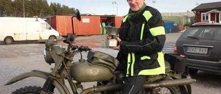 På asfalt och snöiga grusvägar