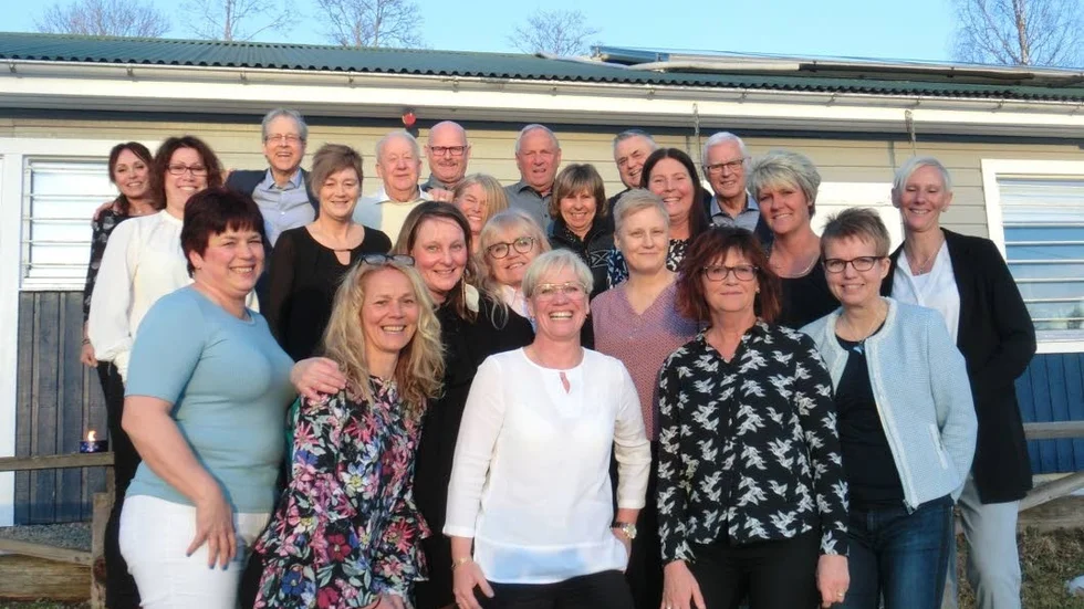 Lotorps damlag 1986-1988 samlat igen. Längst bak från vänster: Mathilda Carlsson, Karl-Axel Svensson, Christer Hellqvist, Bojje Andersson, Bengt Ljungberg, Staffan Jonsson, Anders Bergman
Rad 3: Annelie Olén, Monica Jonsson (Pettersson), Eva-Lisa Andersson, Lena Ek Rundqvist, Marianne Roos, Ingela ”Gluggen” Andersson, Jessica Ljungberg (Möller)
Rad 2: Åsa Karlsson, Mia Lindell, Åsa Pettersson, Elisabeth Granberg (Andersson)
Längst fram: Jenny Hultberg, Ulrika Jansson (Hellström), Lotta Elovsson (Pettersson), Lena Lindberg