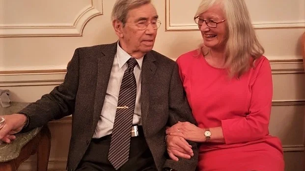 Emerich Roth tillsammans med Kerstin Blomberg 2018, i riksdagshuset, då Emerich fick ta emot Olof Palme -priset.