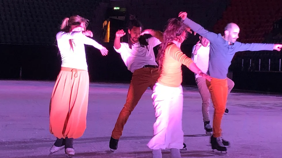 Le Patin Libre från Montreal åker skridskor med inspiration i street-dance och nydans. Här i Rosvallahallen i Nyköping.