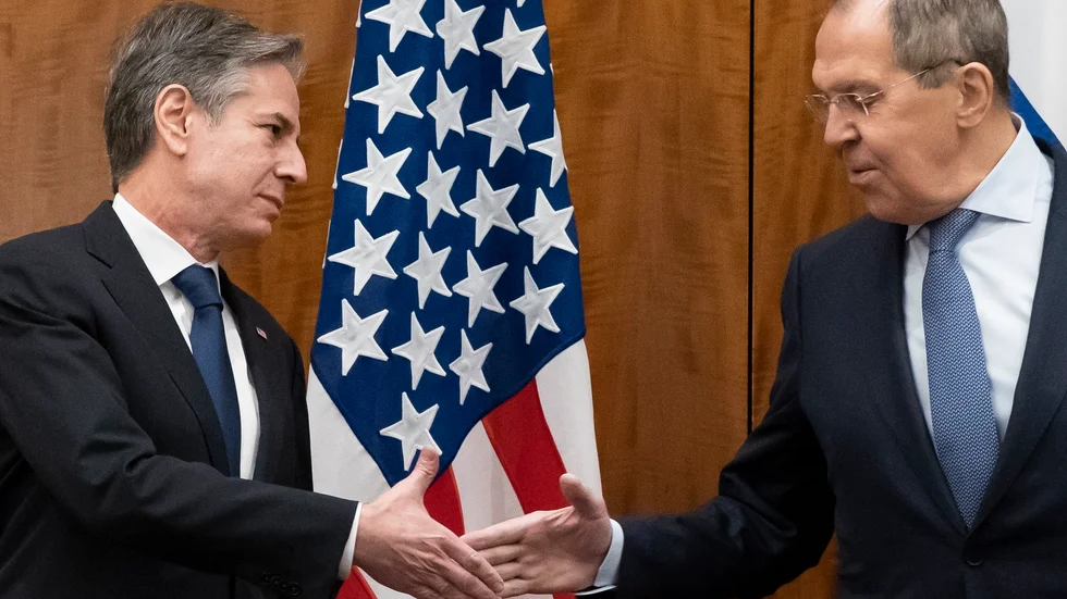 USA:s utrikesminister Antony Blinken och hans ryske motpart Sergej Lavrov inleder mötet i Genève.