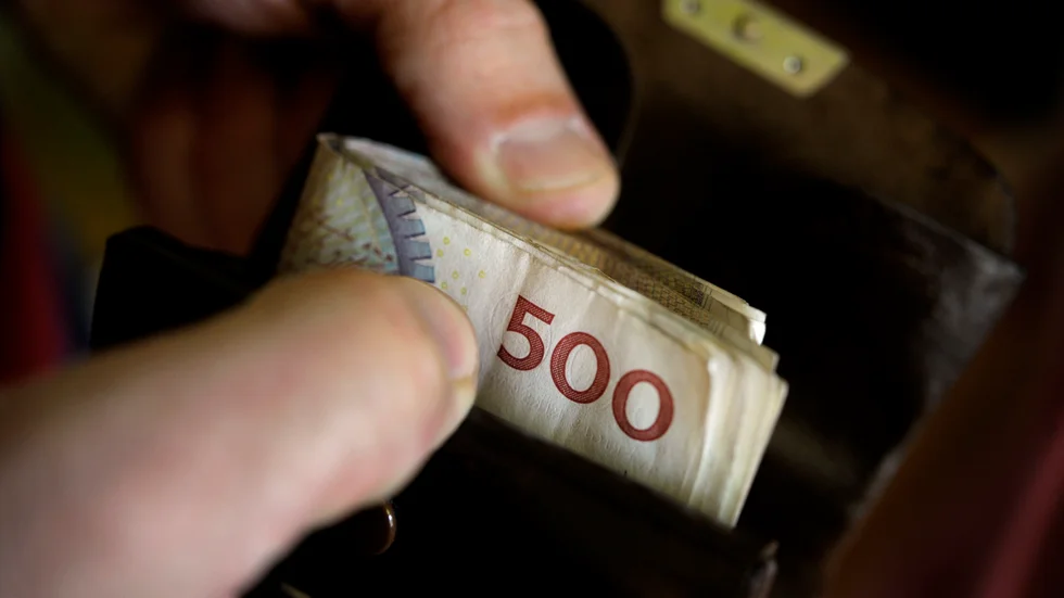 Mannen försökte betala med falska 500-kronorssedlar i en elektronikbutik.