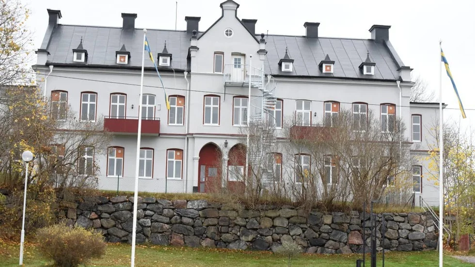 Snabbt. Det tog bara 14 dagar så var det sålt. Huset mitt i Rejmyre med 23 rum och en gigantisk trädgård.