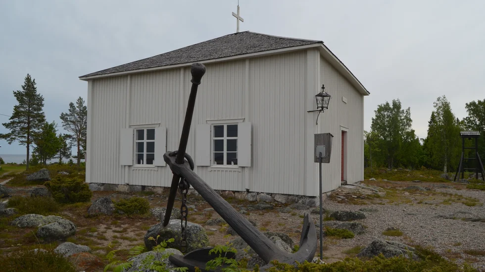 Dykfynd. Ankaret utanför kapellet hittades 1984 i Gärdesviken av Dykarklubben Simpan. Foto: Elisabeth Eriksson.
